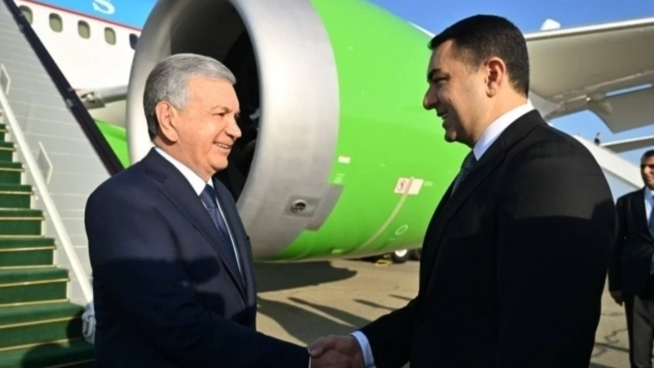 Mirziyoyev Ozarbayjonga yetib bordi: Gabalada muhim sammit boshlanadi