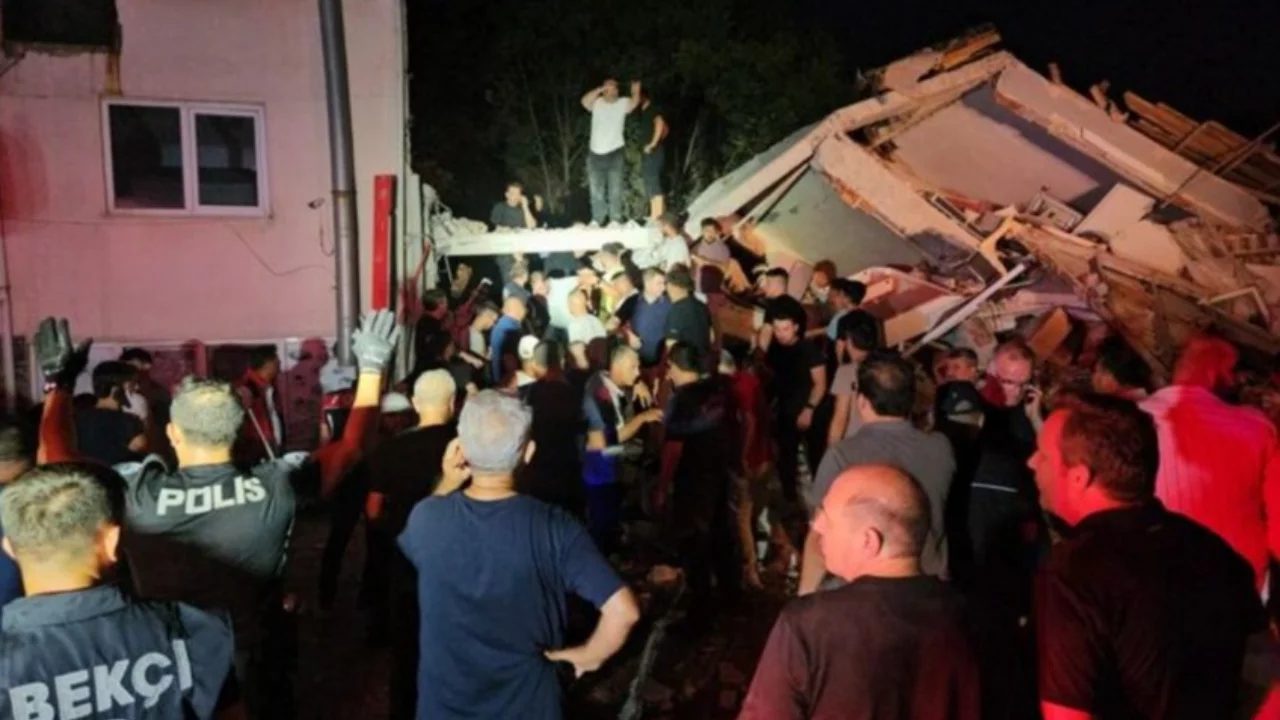 Turkiyada qishloq ishchilari bilan mikroavtobus halokatga uchradi — 5 kishi halok bo‘ldi