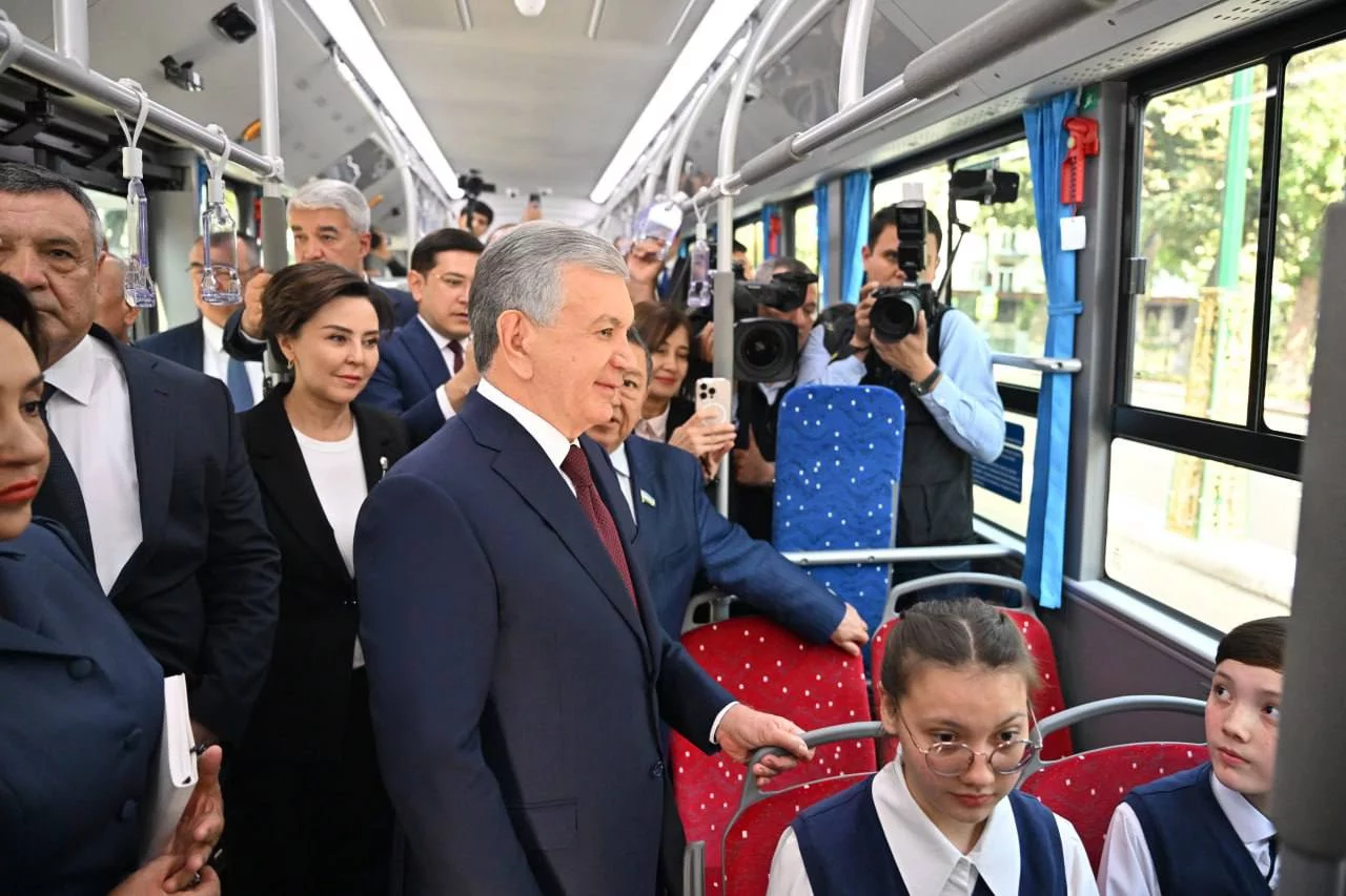 Prezident Shota Rustaveli ko‘chasida amalga oshirilgan ishlar bilan tanishdi