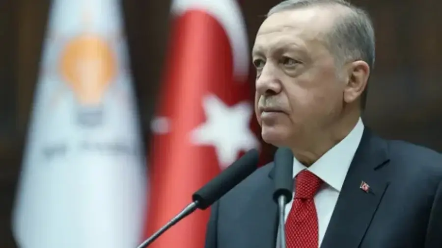 Erdoğan, Türk vatandaşlarının Türkiye'de çalışmasını kolaylaştırdı