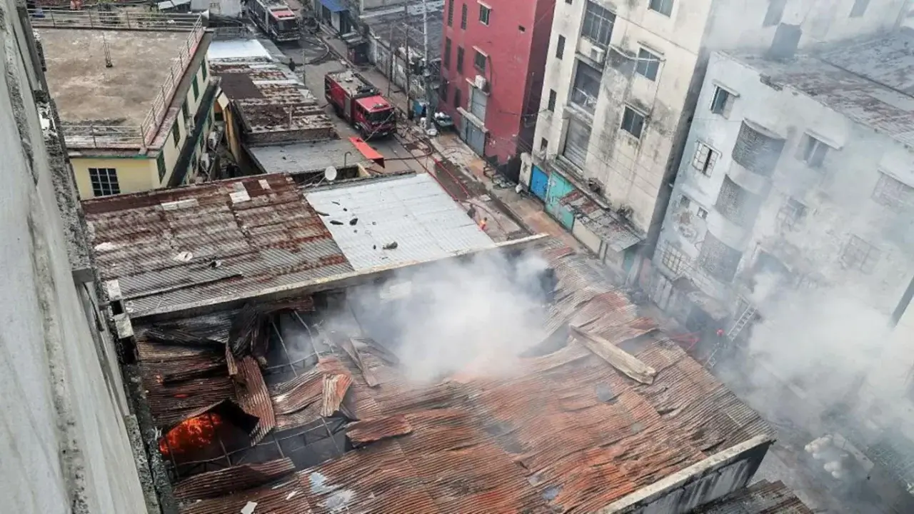 Bangladesh kiyim fabrikasida yong‘in: 16 kishi o‘ldi