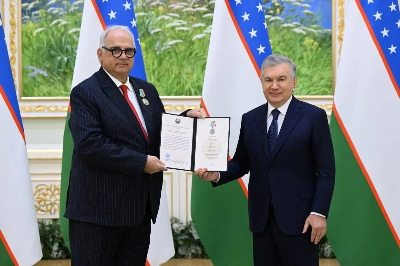Shavkat Mirziyoyev, UWW başkanına Dostluk Nişanı verdi