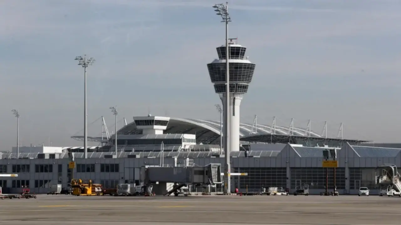 Dronlar sabab aeroport yopildi