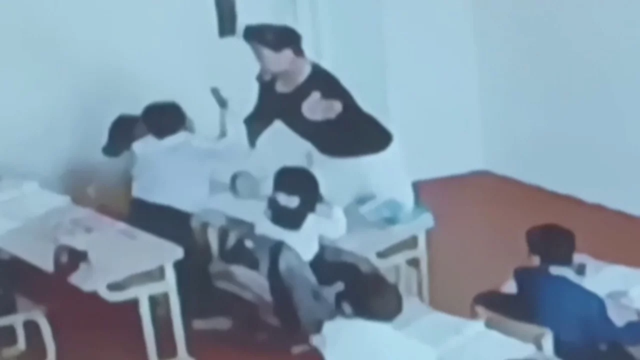 Самарқандда мактаб котибаси ўқувчини калтаклагани фош этилди