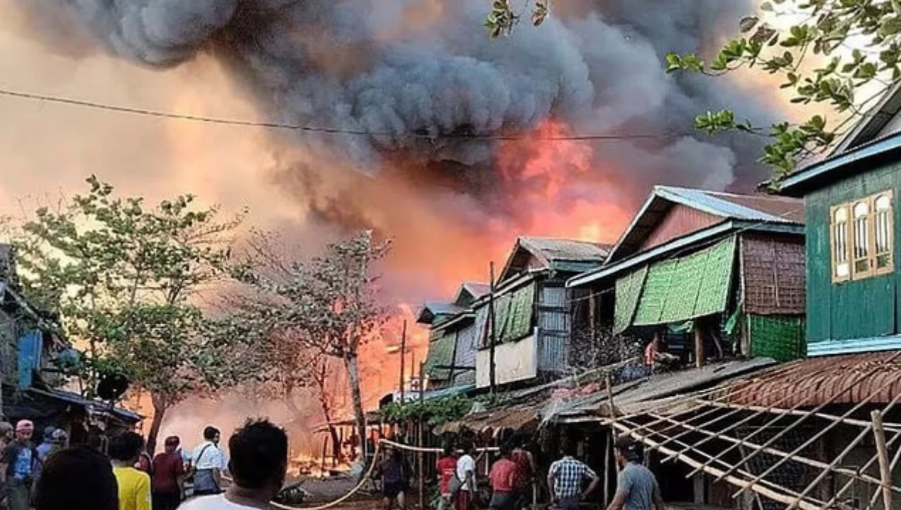 Myanmar'da, askerler protestocular üzerine bombalar yağdırdı