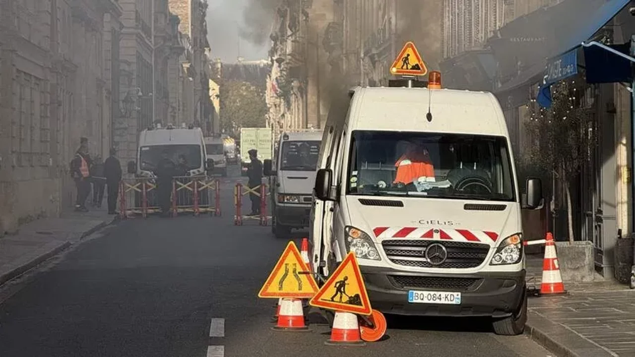 Fransiya poytaxtida portlash: mashina butunlay yonib ketdi