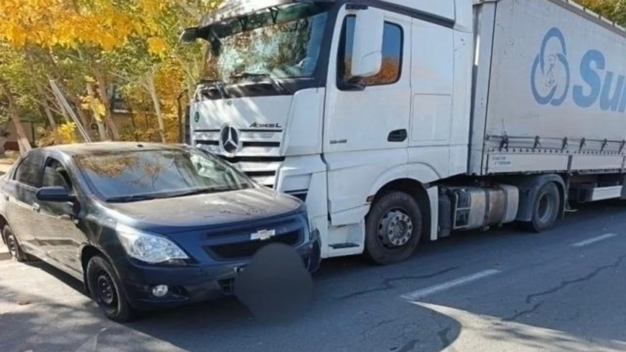Nukusda yo‘lda fura va Cobalt to‘qnashdi
