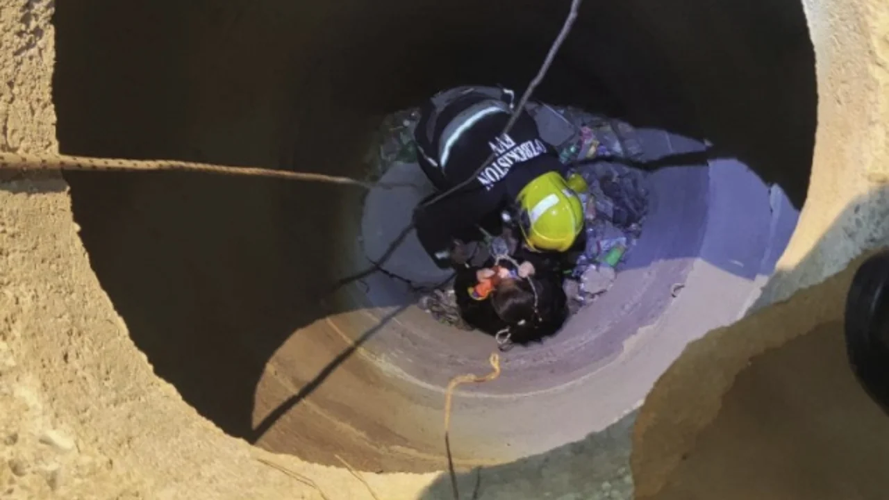 Самарқандда қудуққа тушиб кетган қизалоқ қутқарувчилар томонидан қутқарилди