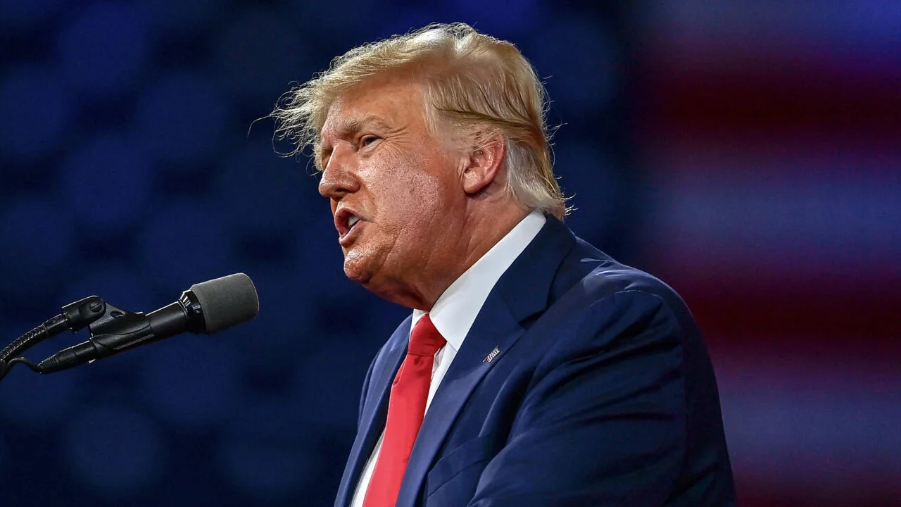 АҚШ саясатындағы шиеленіс: Трамп конгрессмендерді өліммен қорқытты!