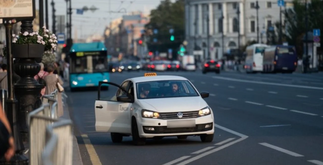 Запрет на иммигрантов в Петербурге - цены на такси взлетели до небес