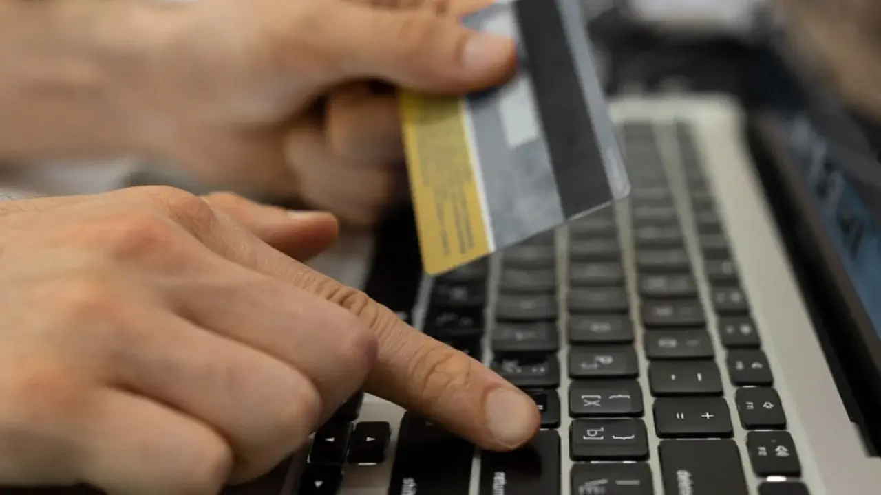 Turkiyada 20 yoshli o‘zbekistonlik kiberfiribgar qo‘lga olindi