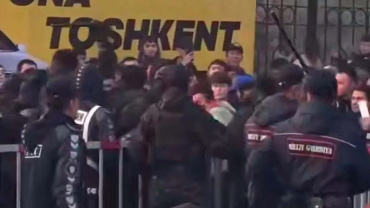 Фарғонада стадион олдида милиция мухлисларини калтаклади