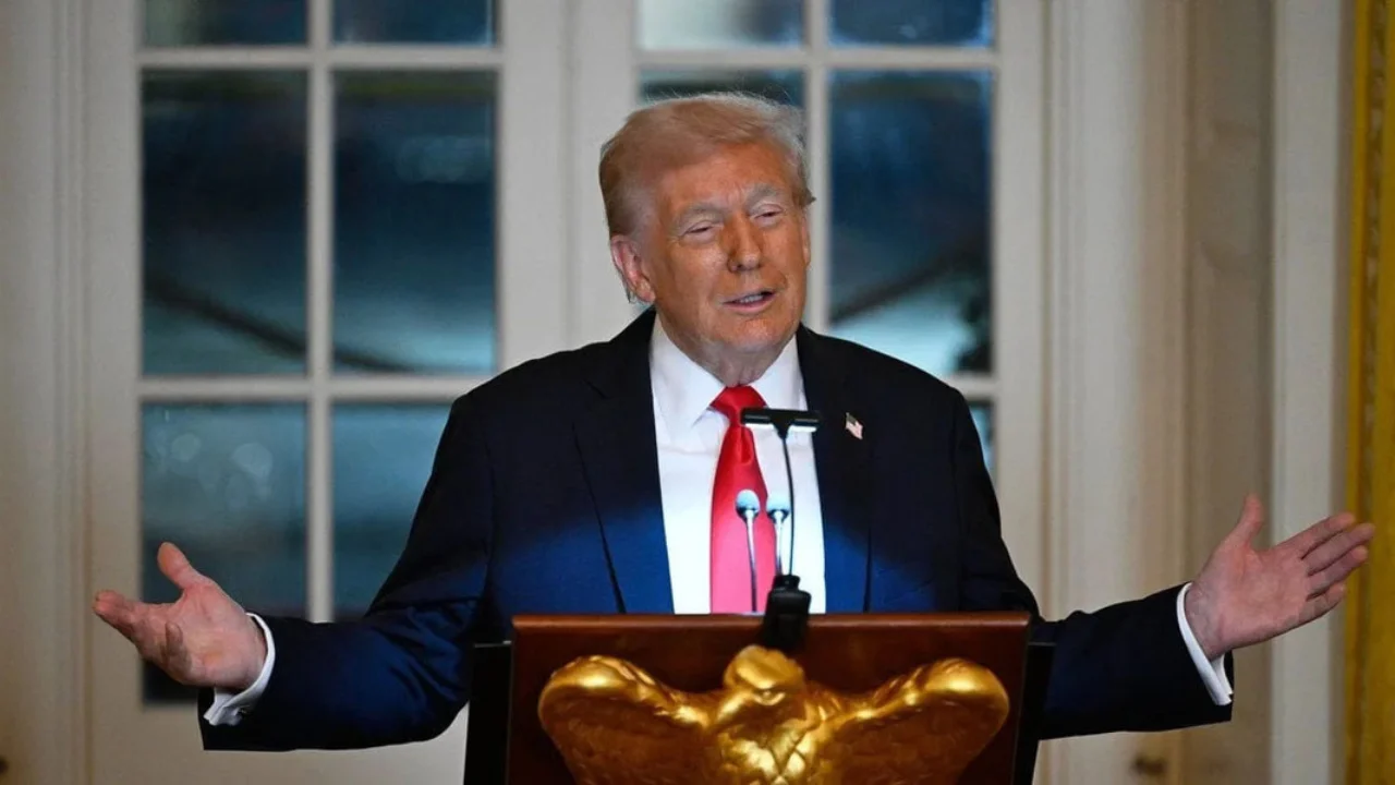 Трамп барча америкаликларга 2000 доллар берилишини ваъда қилди