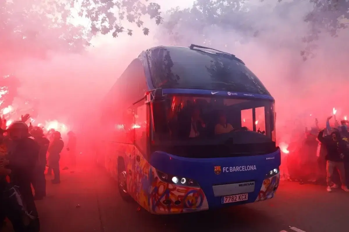 “Barselona” muxlislarini olib ketayotgan avtobus yonib ketdi