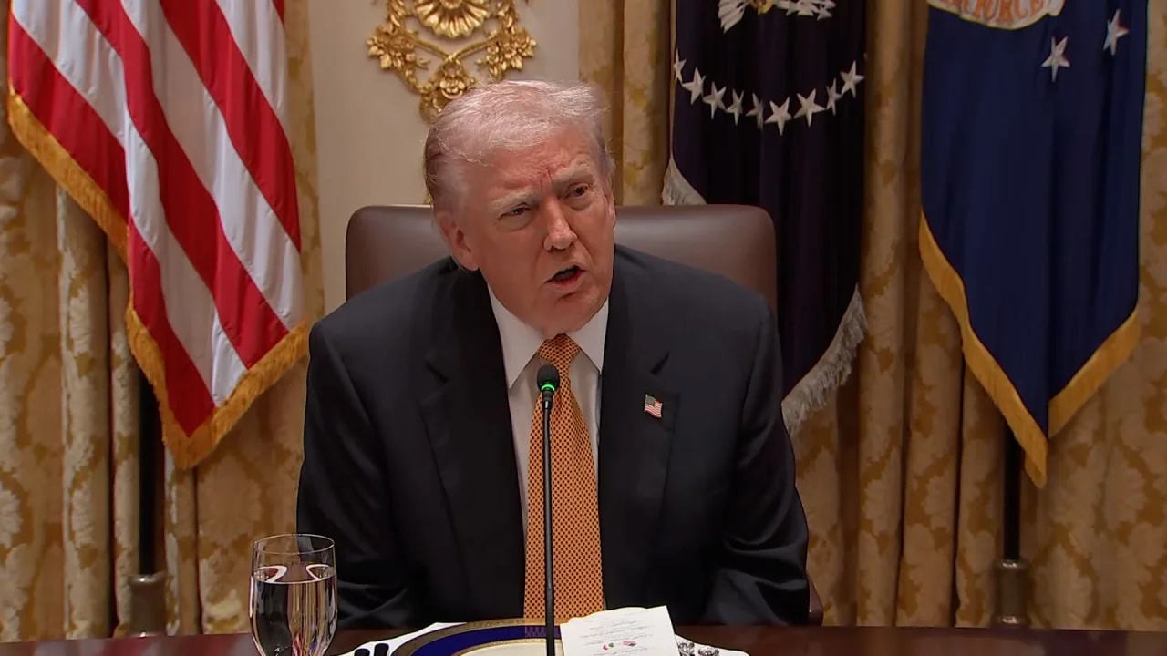 Трамп: ҳар бир америкалик 2000 доллар “дивиденд” олади