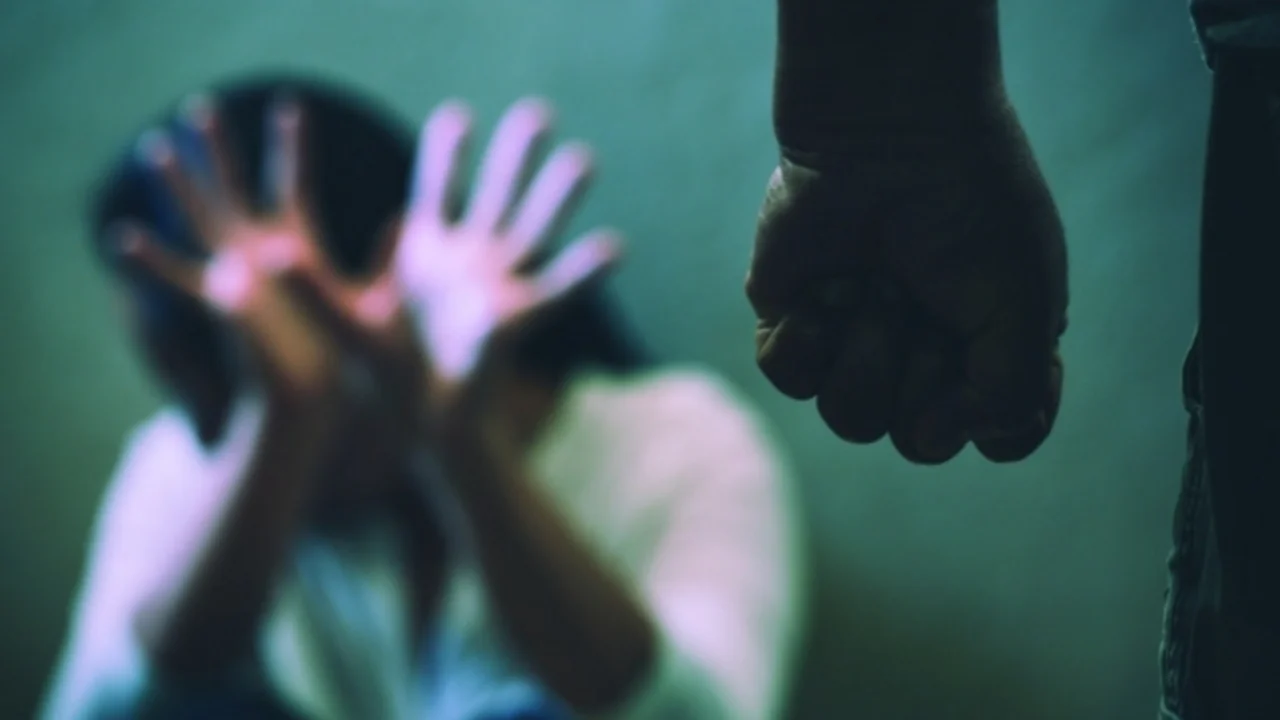 В Ташкенте мужчина напал на женщину, угрожая пистолетом