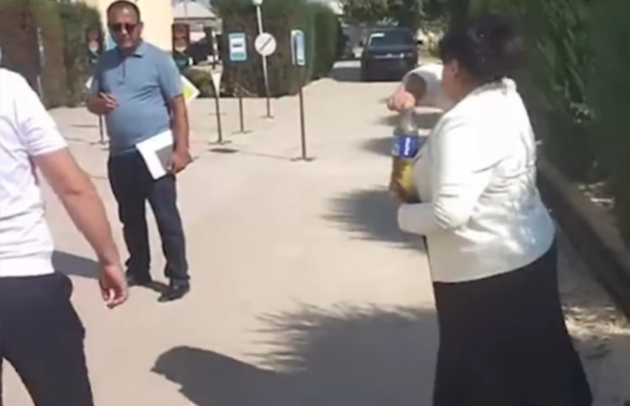 Qumqo‘rg‘onda ishdan bo‘shatilgan maktab direktori o‘zini yoqmoqchi bo‘ldi