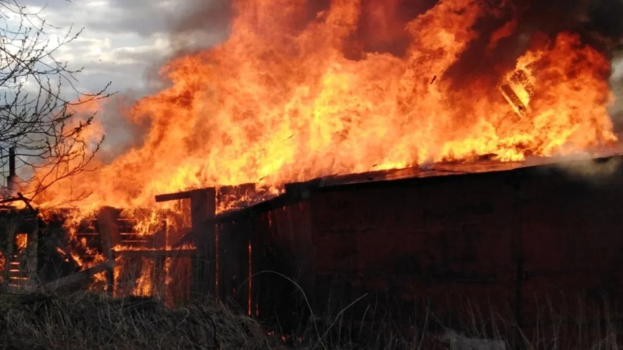 Туркистондаги икки қаватли уйда ёнғин: 12 киши ҳаётдан кўз юмди