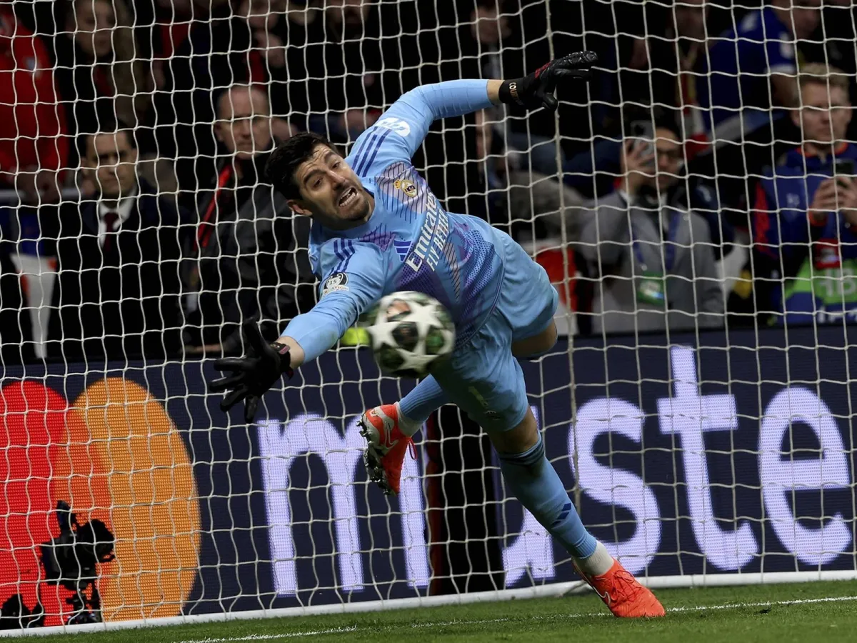 Куртуа Трентга нисбатан танқидларга муносабат билдирди