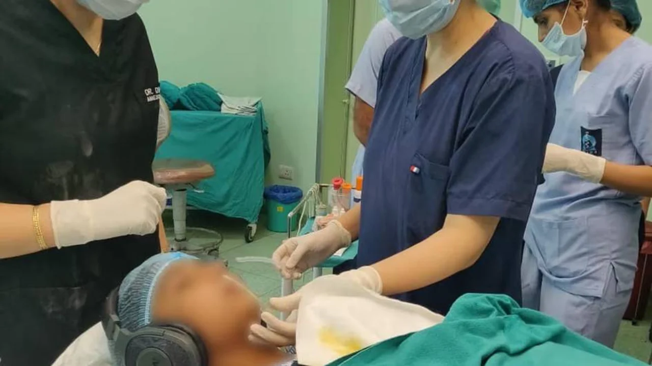 Мусиқа эшитиш операцияда наркоз талабини камайтирди