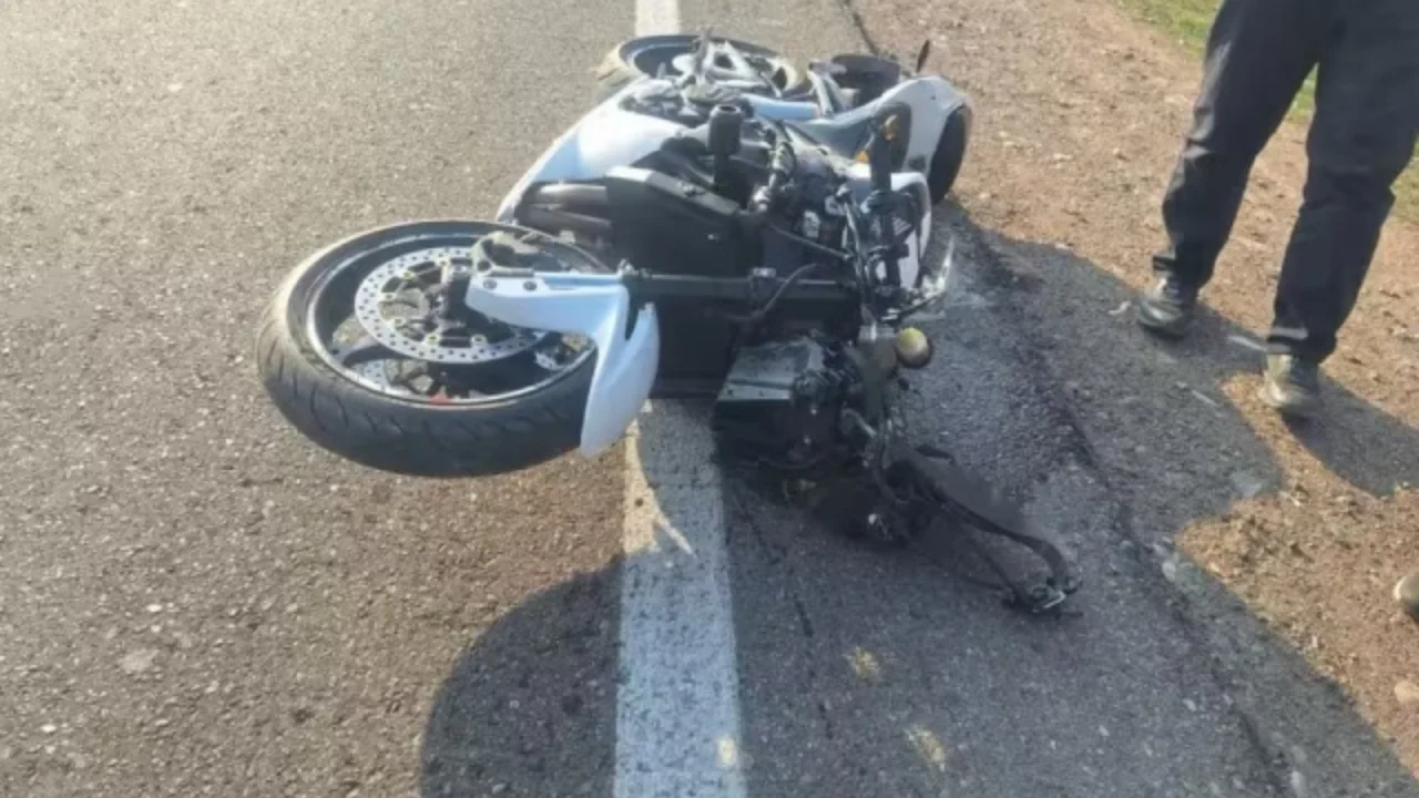 Йўл четидаги темир тўсиқ мотоциклчини ҳаётини тугатди