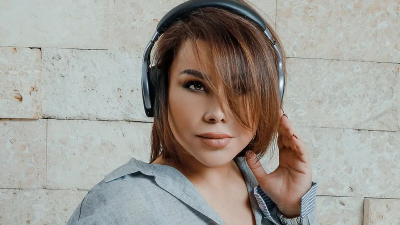 Хонанда Юлдуз Усмонова опа-сингиллар даврасида (видео)