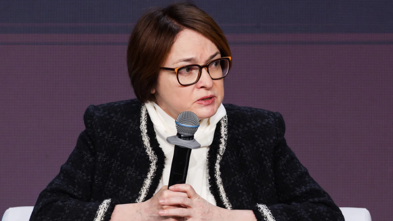 Элвира Набиуллина банклар фирибгарларга қарши курашда "ҳаддан ошганини" айтди