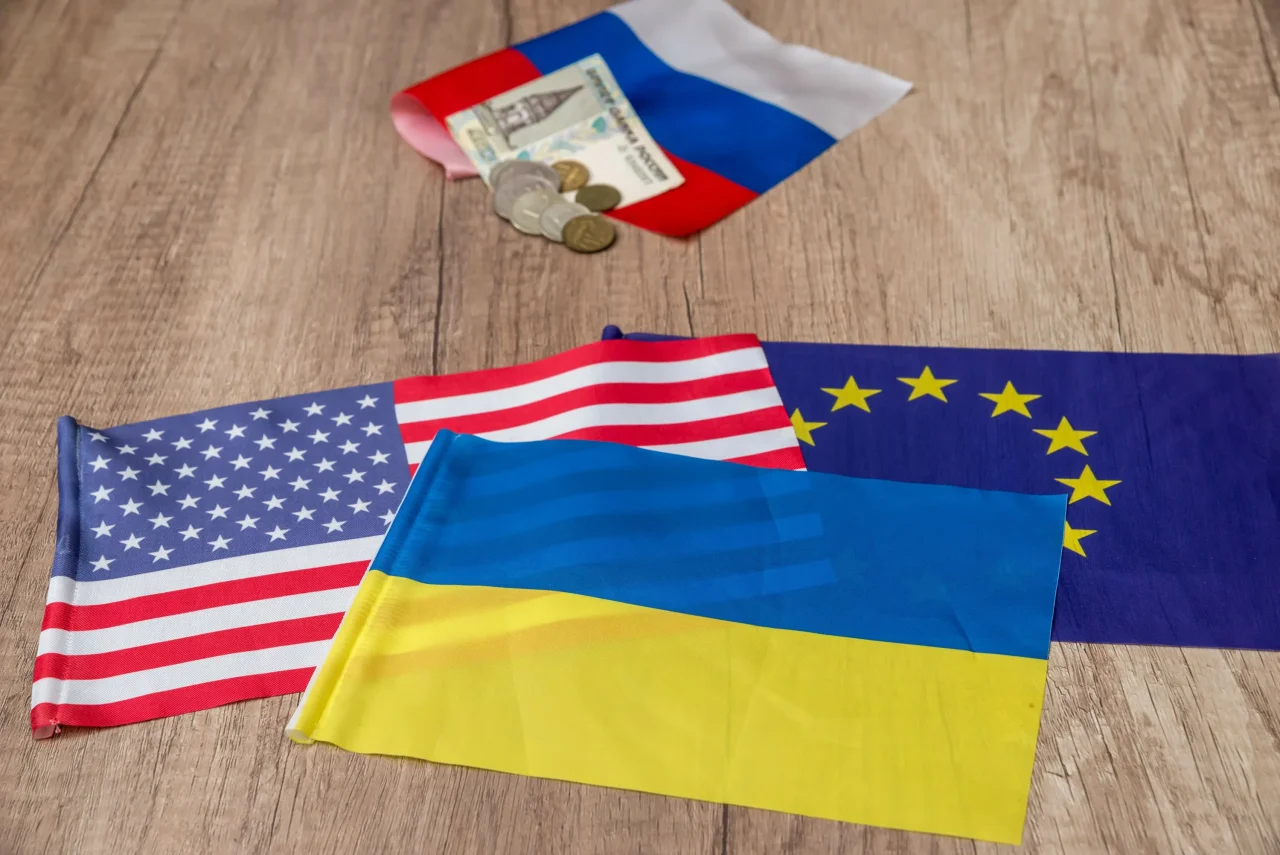 ЕИ АҚШнинг Украина бўйича “ён бериш” режасини кескин рад этди