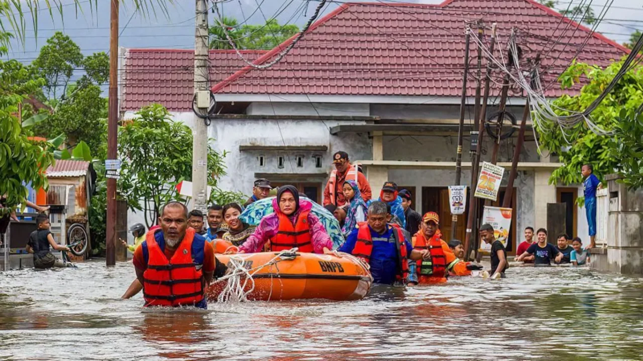 Janubi-Sharqiy Osiyoda kuchli toshqinlar: yuzlab halok bo‘lganlar bor