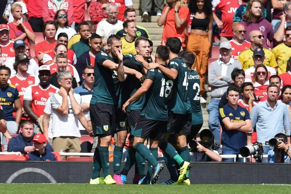 "Бёрнли" футболчиси мухлисга туфургани учун жазоланади