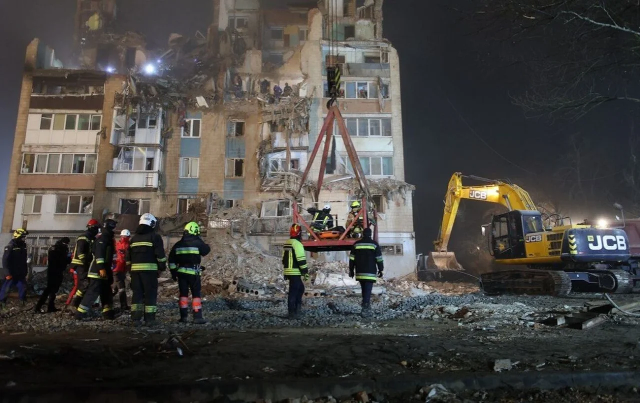 Тинч аҳоли фожиаси: Россиянинг Тернопилга ракета ҳужумида 34 киши ҳалок бўлди