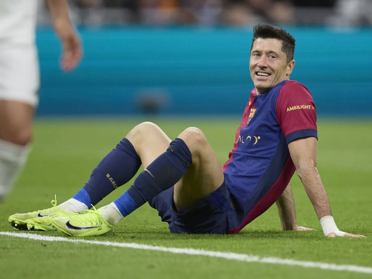 Барселона попросила Левандовского не забивать голы