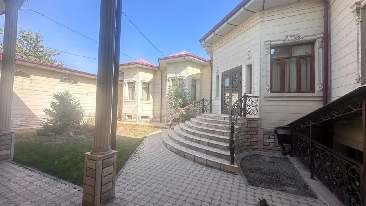 Банкдан қарзини тўламай юрган фуқаронинг уйи сотувга чиқди