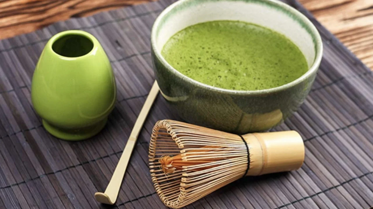 Специалист объяснил, как матча влияет на состояние волос