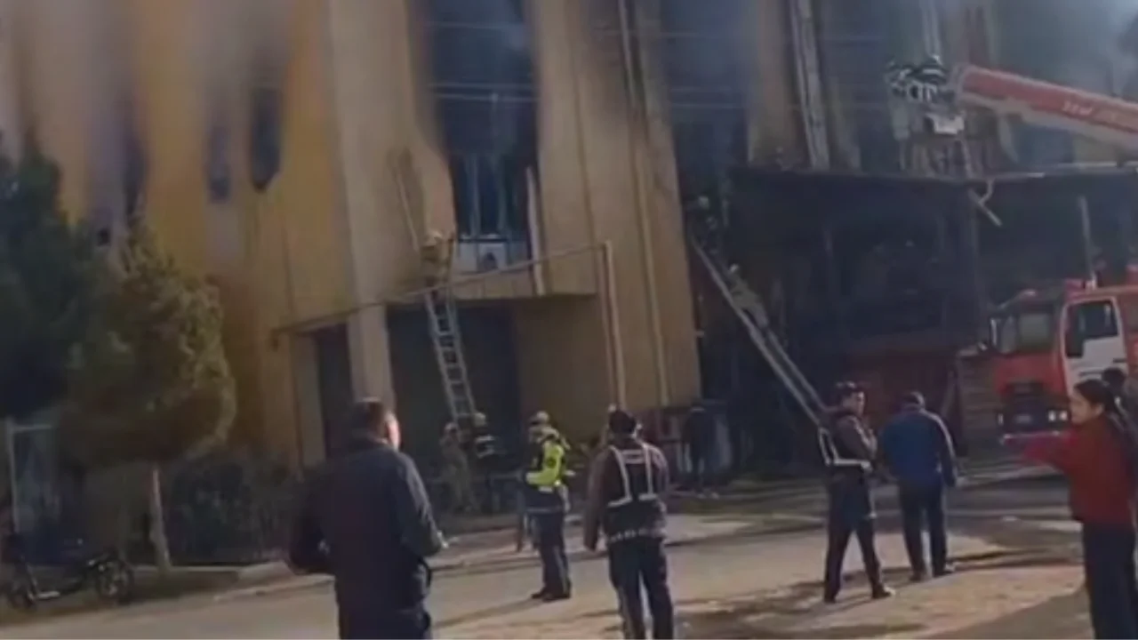 Қарши шаҳрида цех ҳудудидаги кафе ёниб кетди