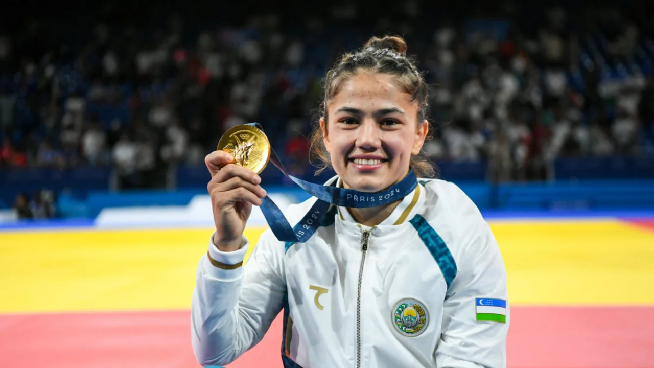 Diyora Keldiyorova hem annelik hem de sporla meşgul (video)