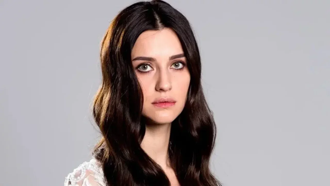 "Сөйле, Қара теңіз" сериалының жұлдызы Ирем Хельваджиоғлы ажырасып жатқаны рас па?