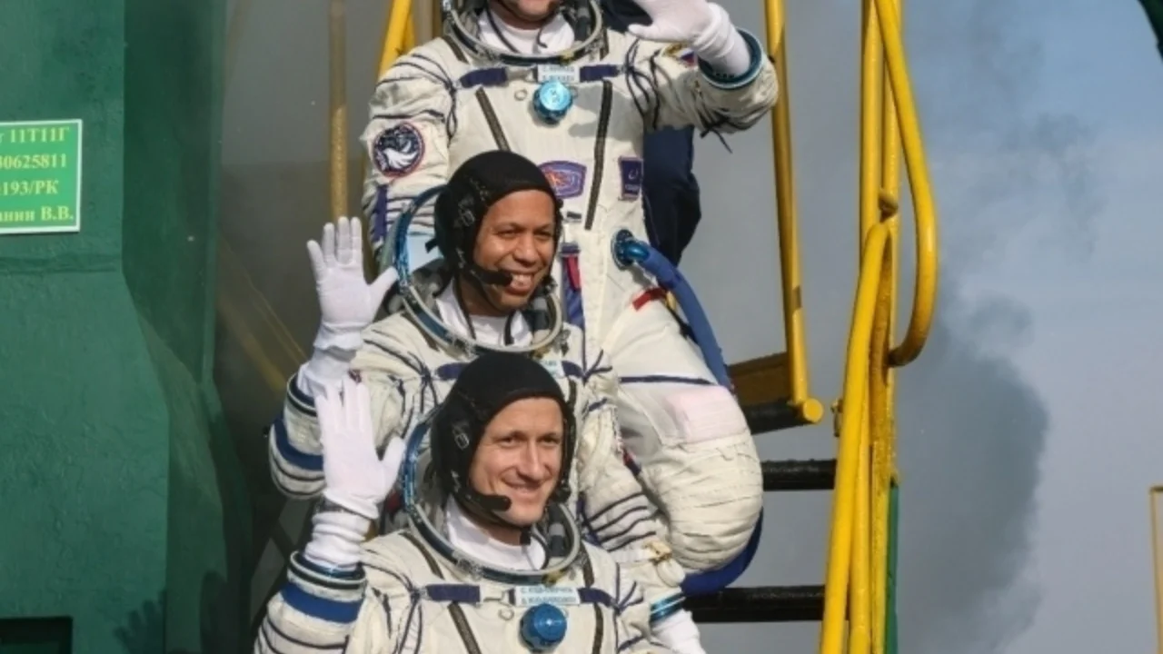 Коинотга навбатдаги парвоз: “Союз” экибажи йўлга чиқди