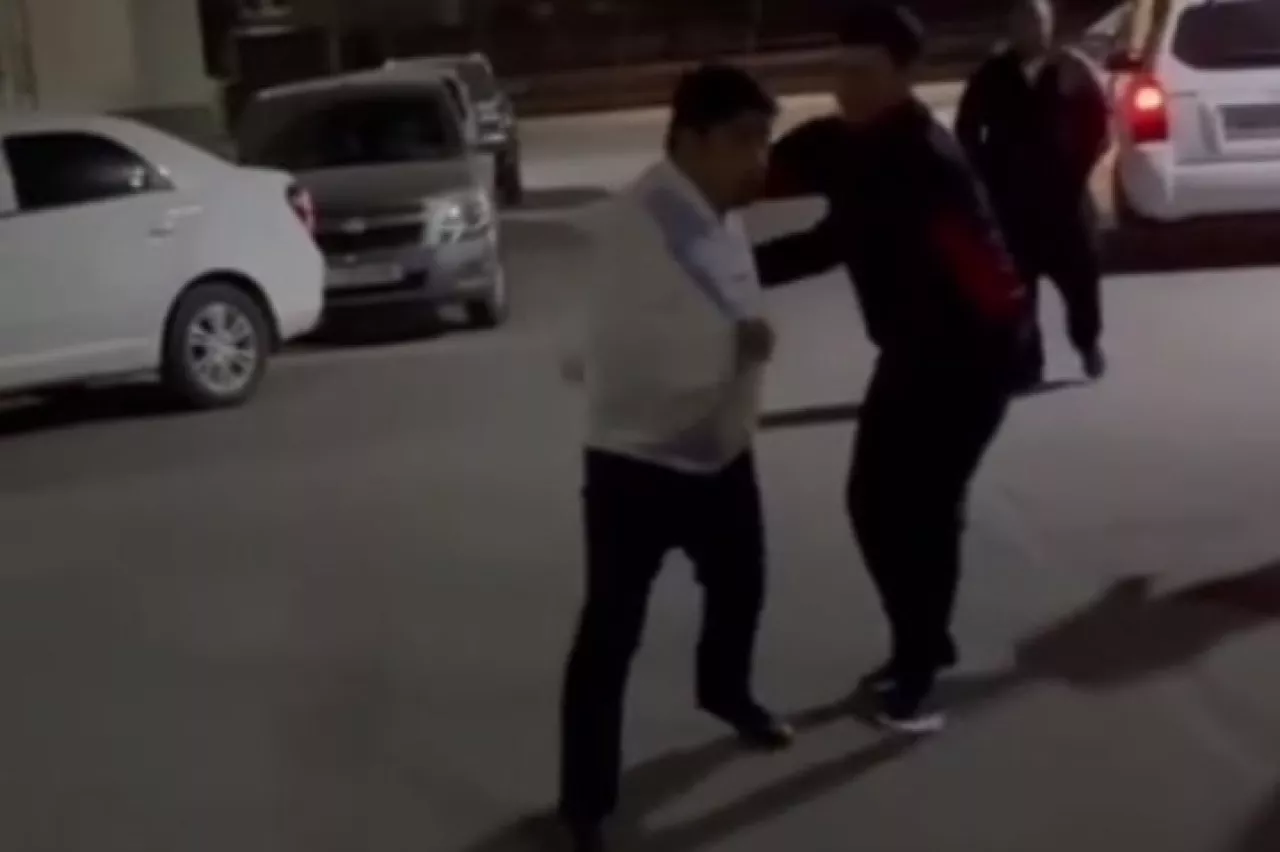 Тошкентда эркак аёлни таъқиб қилмоқда