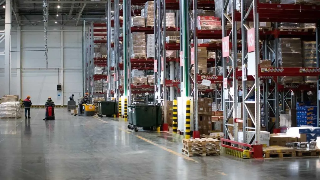 Chinese exports fell after eight months