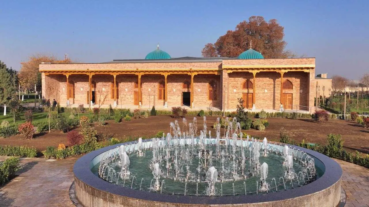 President reviews reconstruction of Maqdum Azam Complex