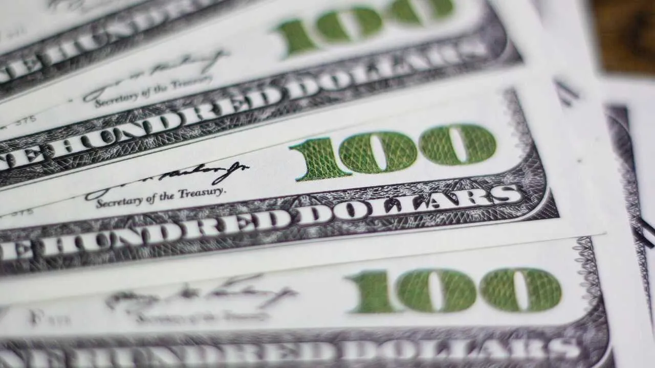 Узбекский сум укрепляется: курс доллара снизился