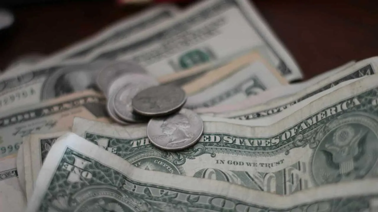 Markaziy bank dollarning yangi kursini e'lon qildi