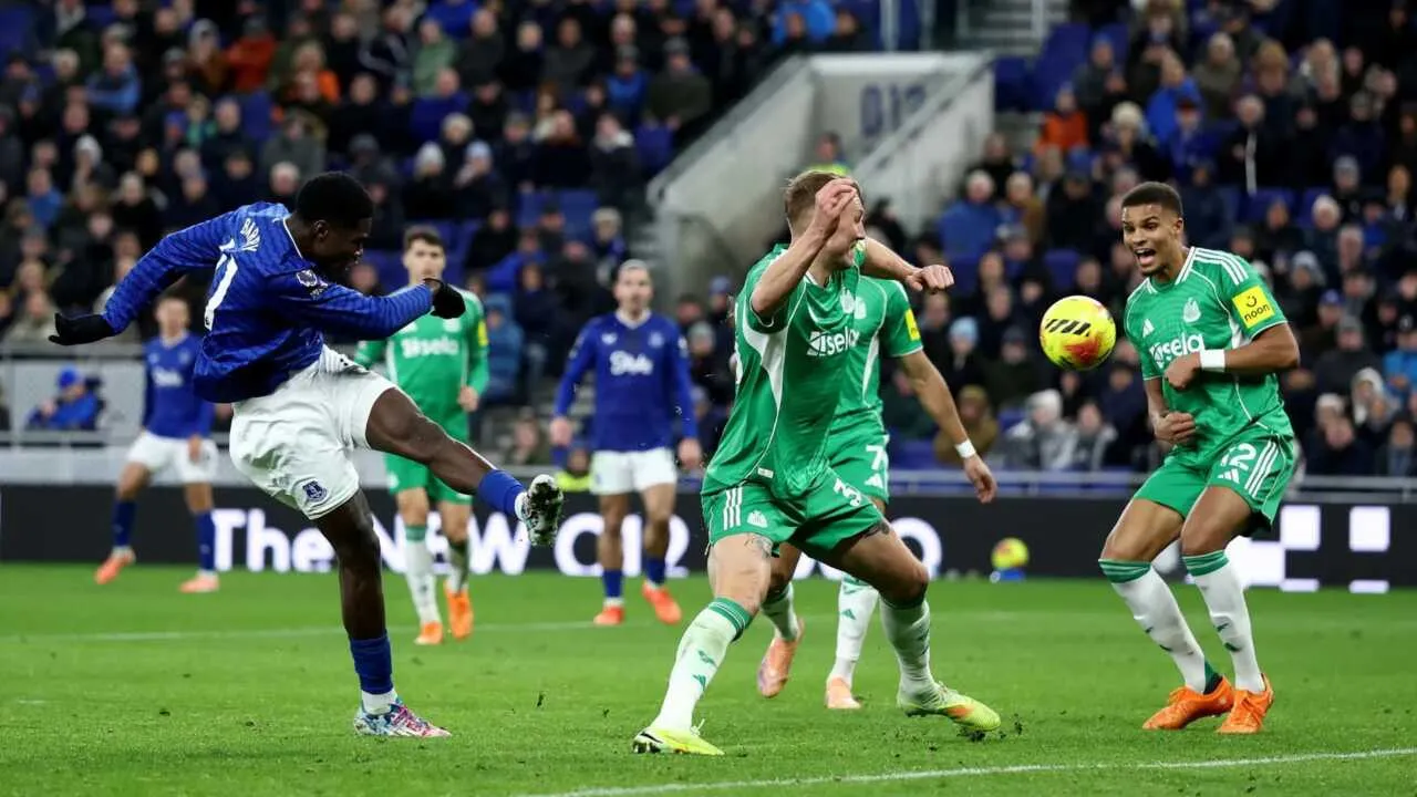 "Nyukasl" safarda "Everton"ni yirik hisobda mag‘lub etdi