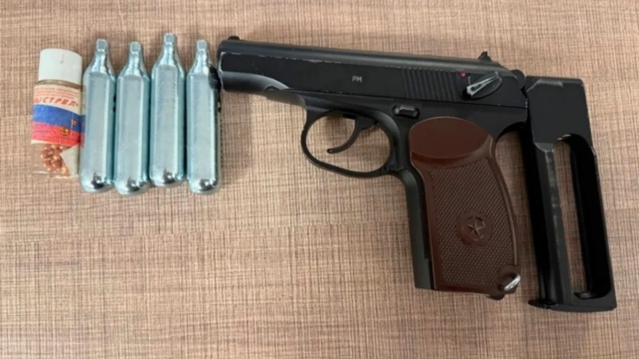 Samarqand aeroportida yo‘lovchi yukidan pnevmatik to‘pponcha chiqdi