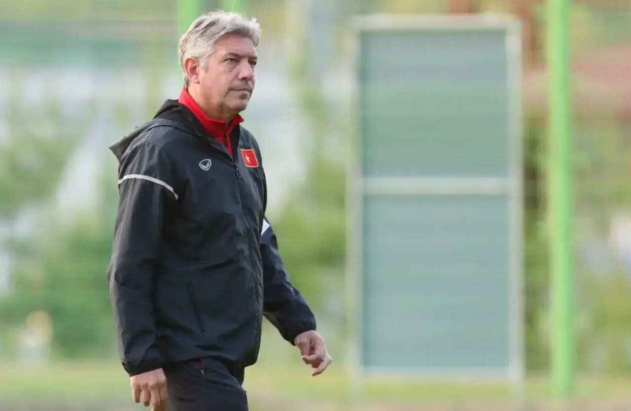 Ўзбекистон терма жамоаси собиқ бош мураббийи "Нефтчи" клубида...