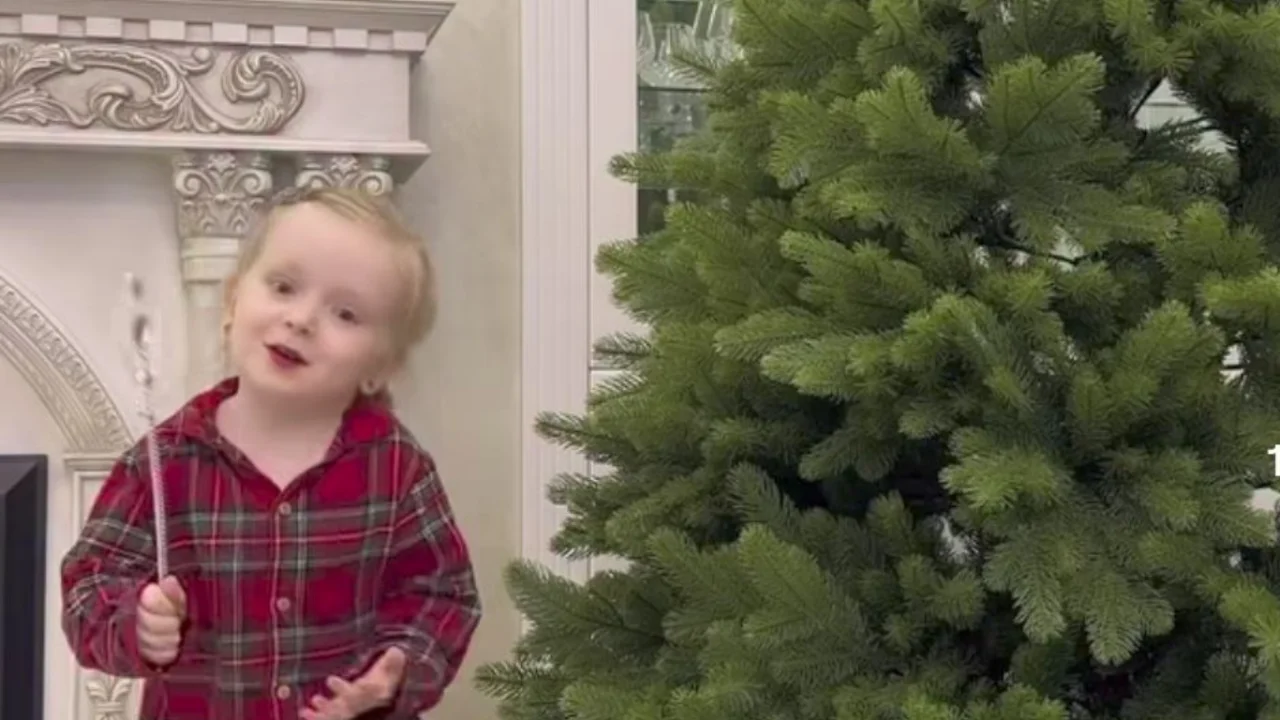 Yasmina Zaitova’dan sıcak Yeni Yıl havası (video)