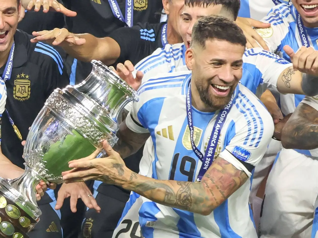 Mourinyo Otamendining "Barselona"ga o‘tishini to‘xtatmoqchi