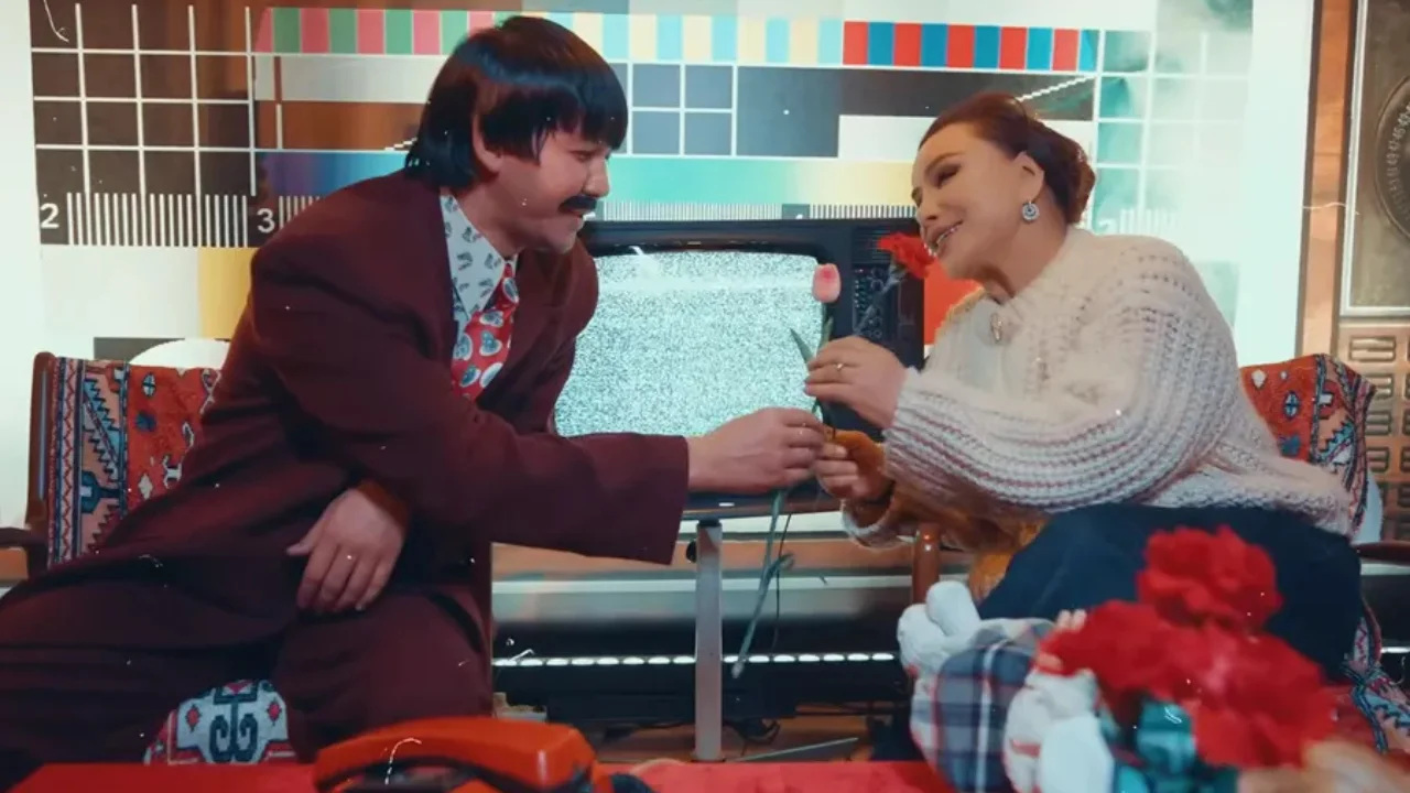 Yulduz Usmonova ve Hamdam Sobirov'dan bir retro duet sunuldu