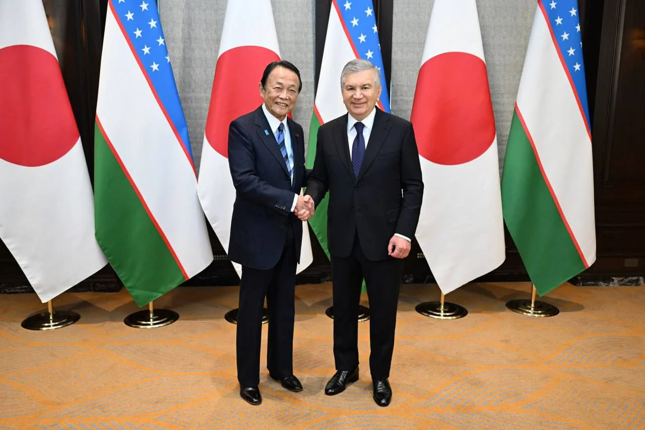 Шавкат Мирзиёев встретился с руководителем Лиги дружбы парламента Японии Таро Асо